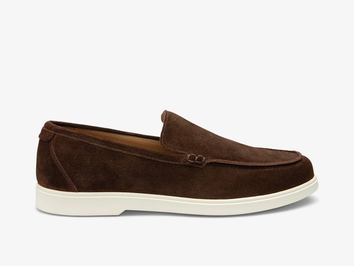 Loake Tuscany Dark Brown Suede — мъжки обувки с лична проба във Варна